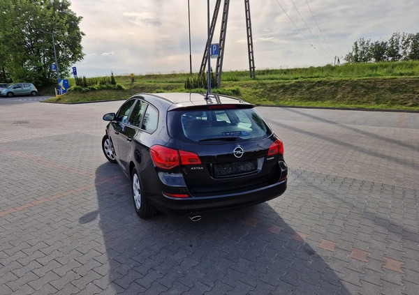 Opel Astra cena 27000 przebieg: 211025, rok produkcji 2012 z Pyskowice małe 466